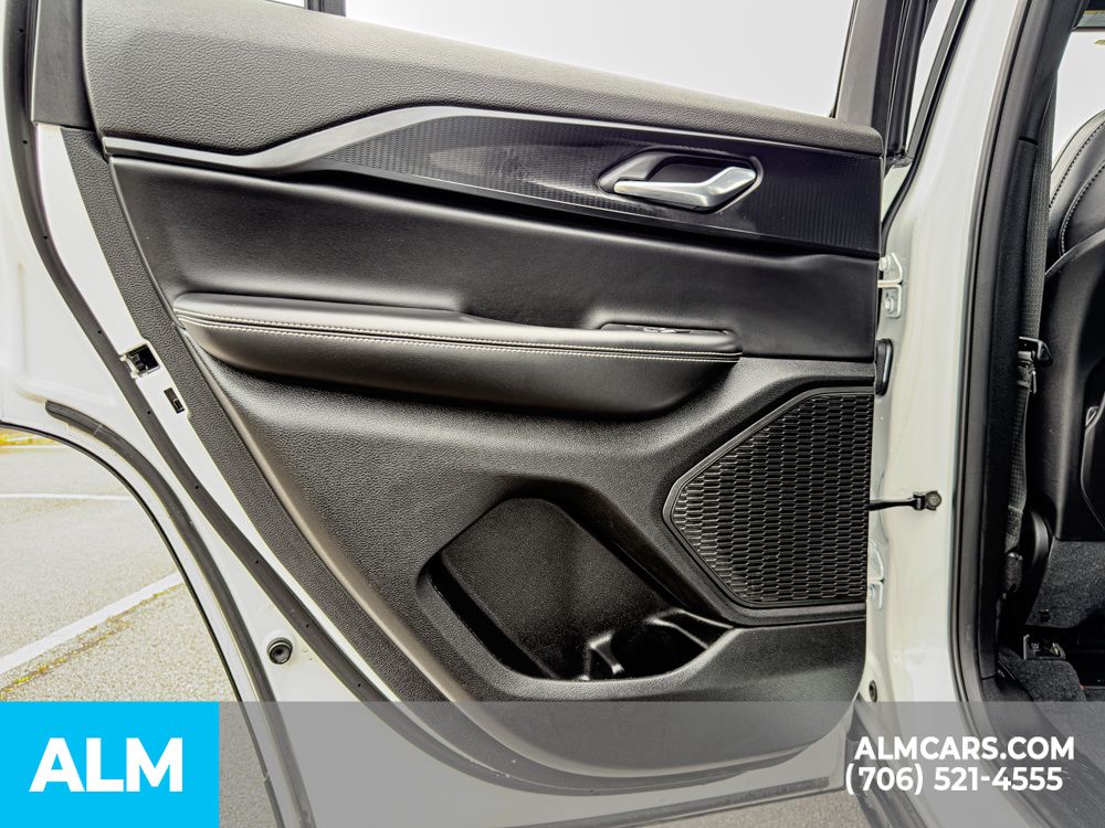 Used 2025 White Jeep Altitude image 12