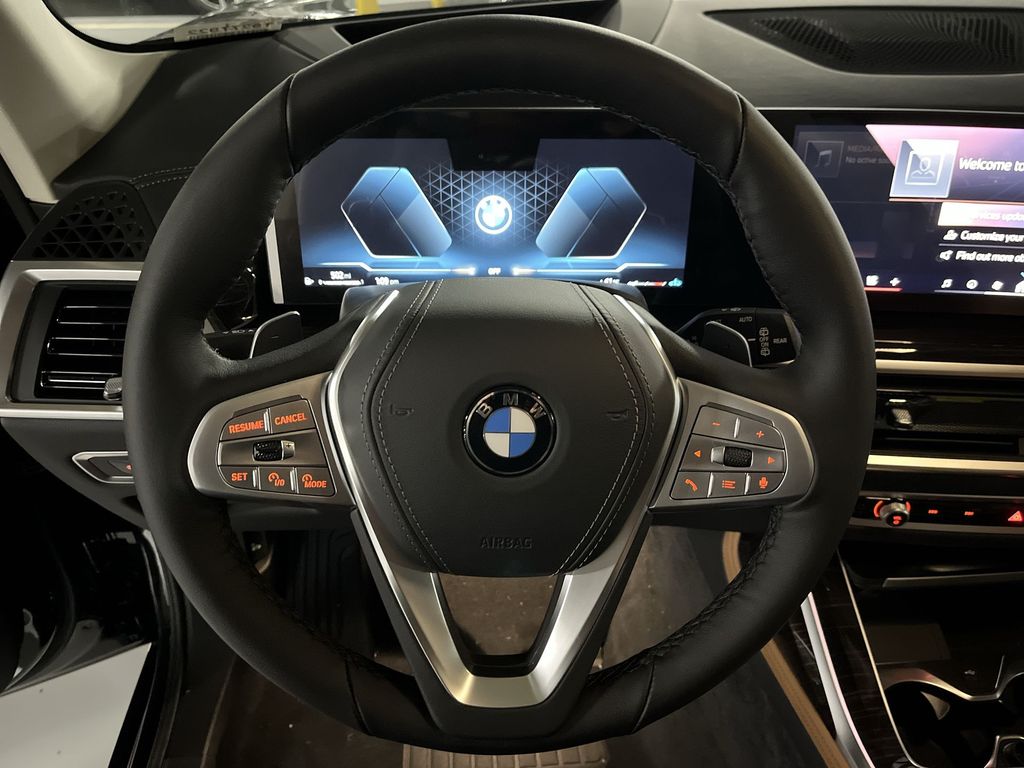 Thumbnail: 2026 BMW X7 - 14