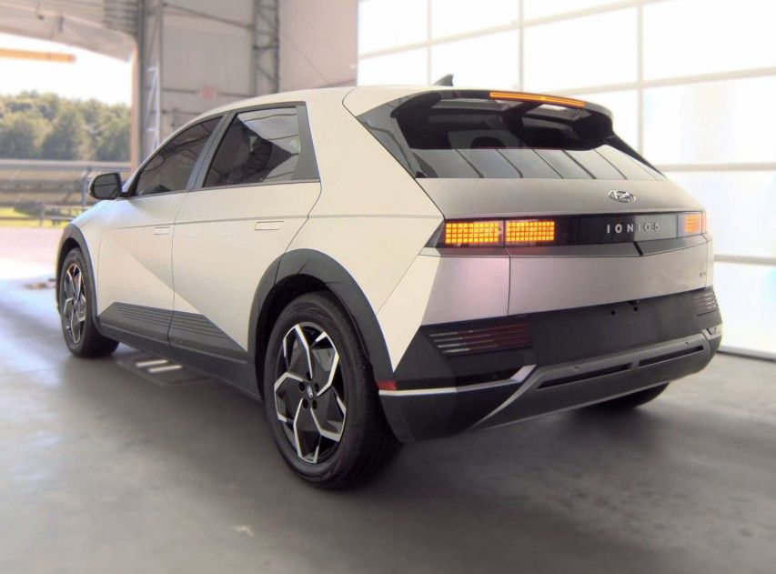 Used 2024 Gold Hyundai SEL image 3