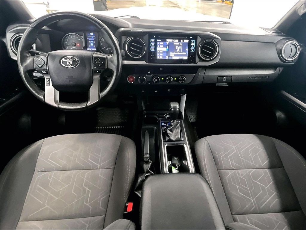 2017 Toyota Tacoma — photo 20