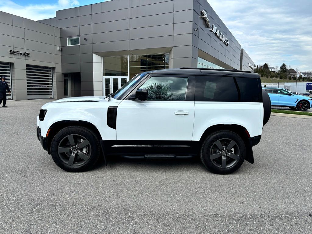 Fuji White 2025 Land Rover Defender 90 P400 X-Dynamic SE AWD SUV / Crossover All-Wheel Drive 8-Speed Automatic