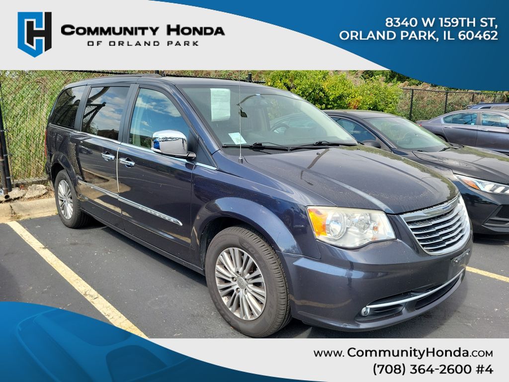 Gray (Maximum Steel Metallic Clearcoat) 2014 Chrysler Town & Country Minivan Front-Wheel Drive 6-Speed Automatic