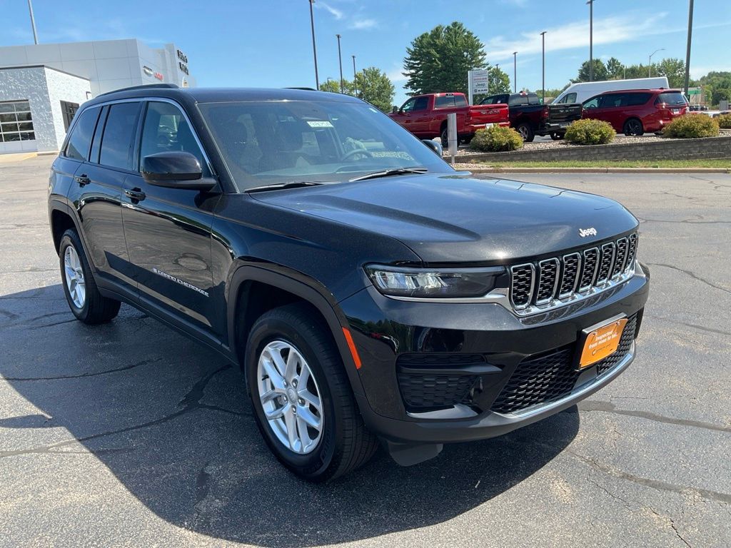 Diamond Black Crystal Pearlcoat 2025 Jeep Grand Cherokee SUV / Crossover Four-Wheel Drive 8-Speed Automatic