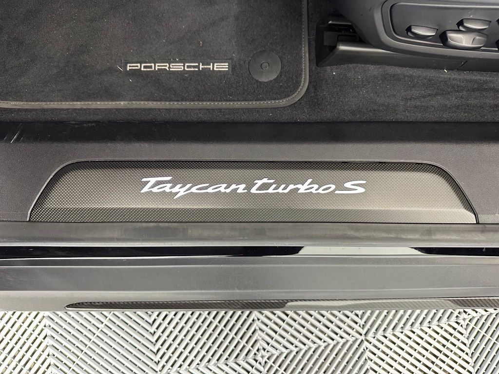 Thumbnail: 2020 Porsche Taycan - 20