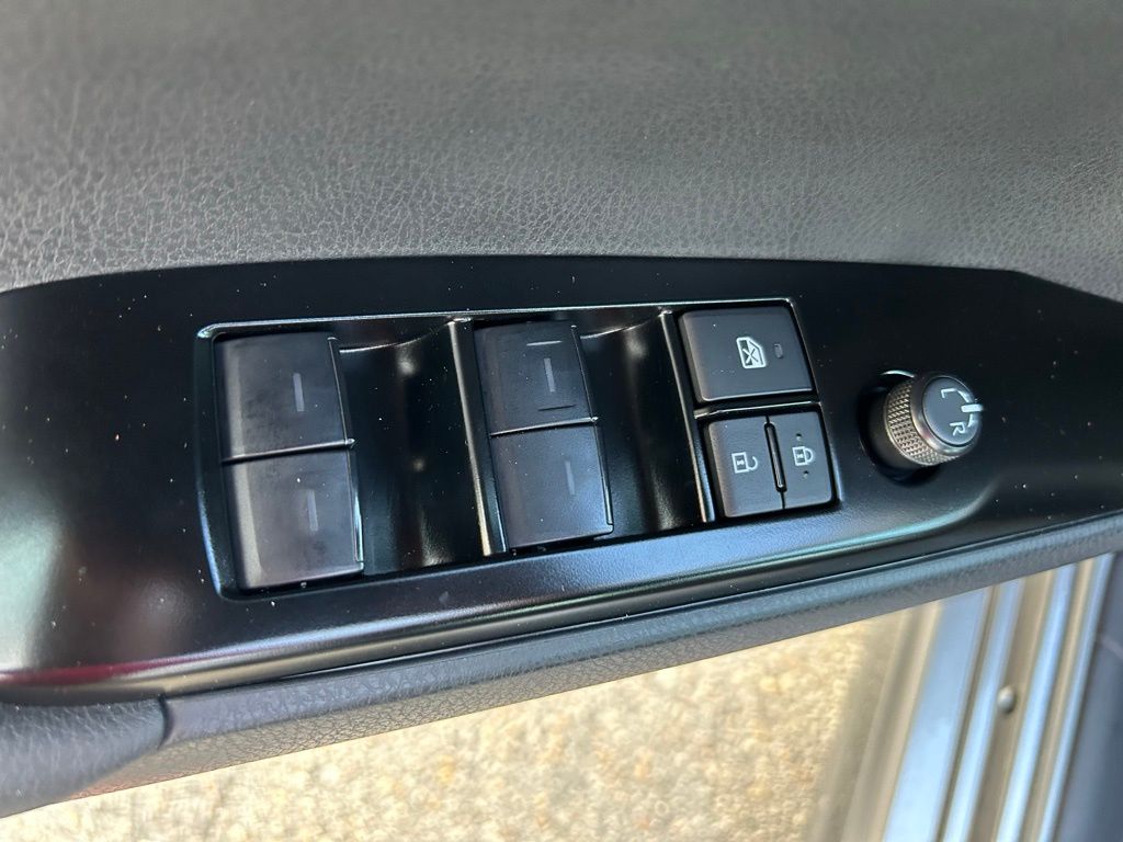 Thumbnail: 2025 Toyota Camry - 17