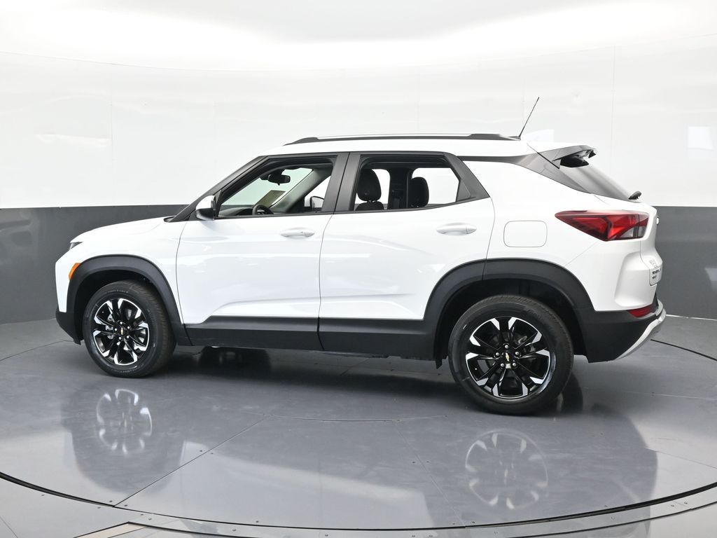 Used 2022 Summit White Chevrolet LT image 3