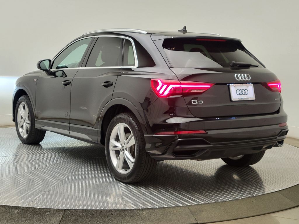 Thumbnail: 2022 Audi Q3 - 4