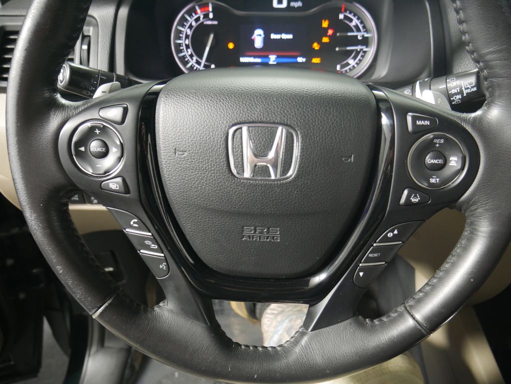 Thumbnail: 2017 Honda Pilot - 17