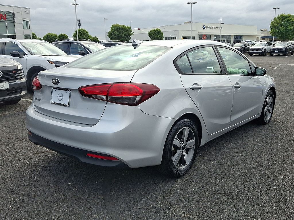 Thumbnail: 2018 Kia Forte - 6