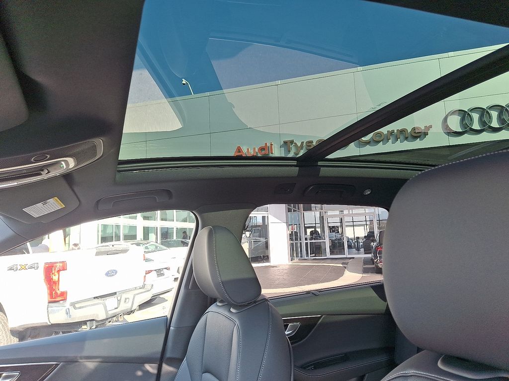 Thumbnail: 2026 Audi Q7 - 11