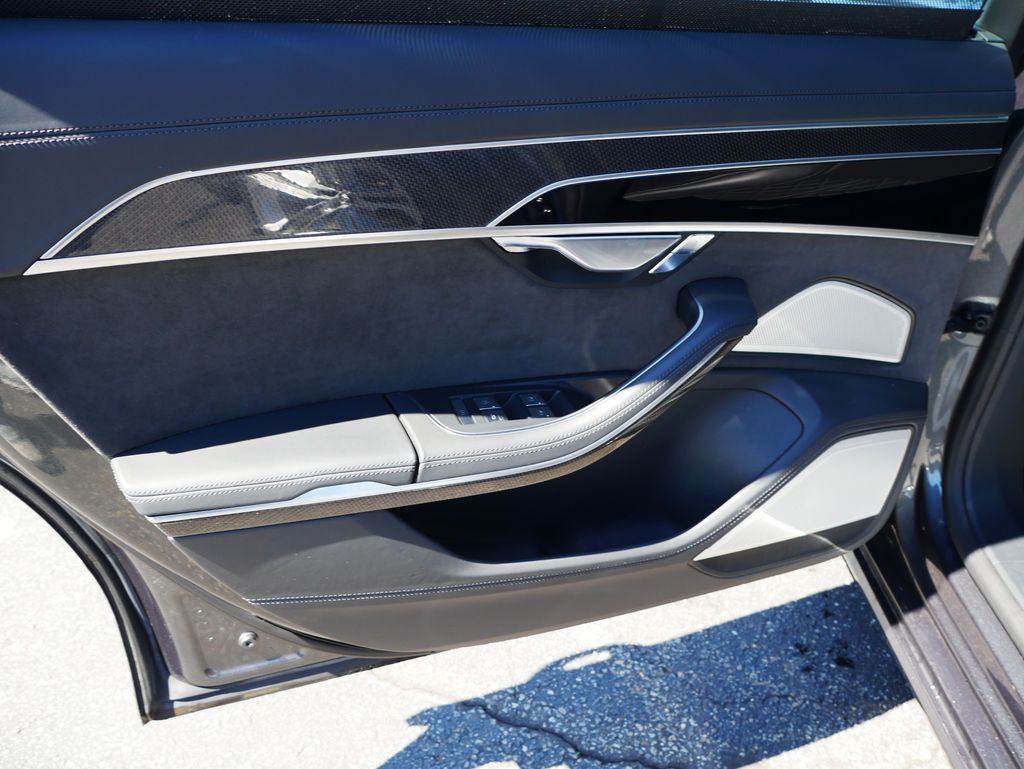 Thumbnail: 2020 Audi S8 - 18
