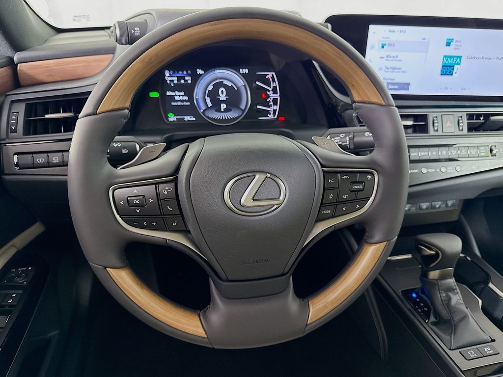 2025 Lexus ES  10