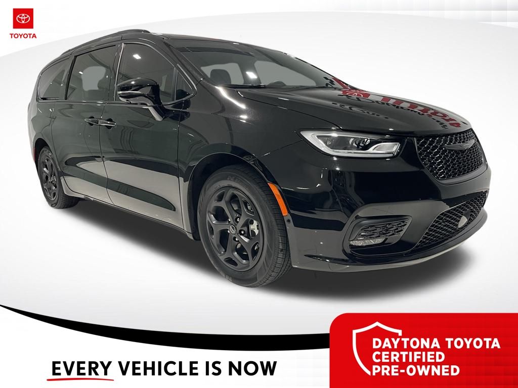 2025 Chrysler Pacifica PHEV Select's photo