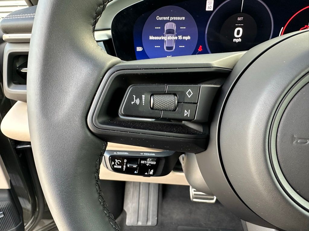 Thumbnail: 2025 Porsche Macan - 19