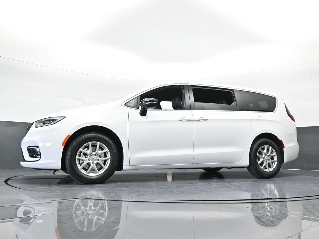 New 2026 Bright White Clearcoat Chrysler Select image 49