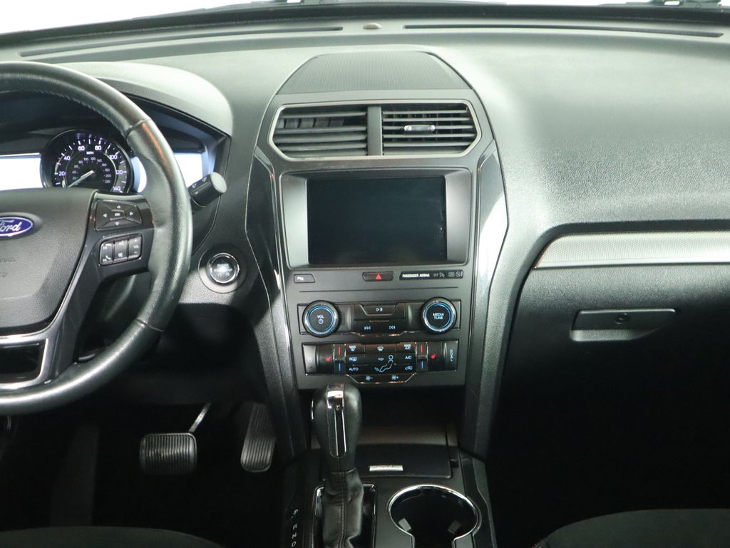 Thumbnail: 2019 Ford Explorer - 14