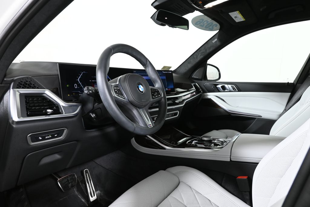 Thumbnail: 2026 BMW X7 - 15