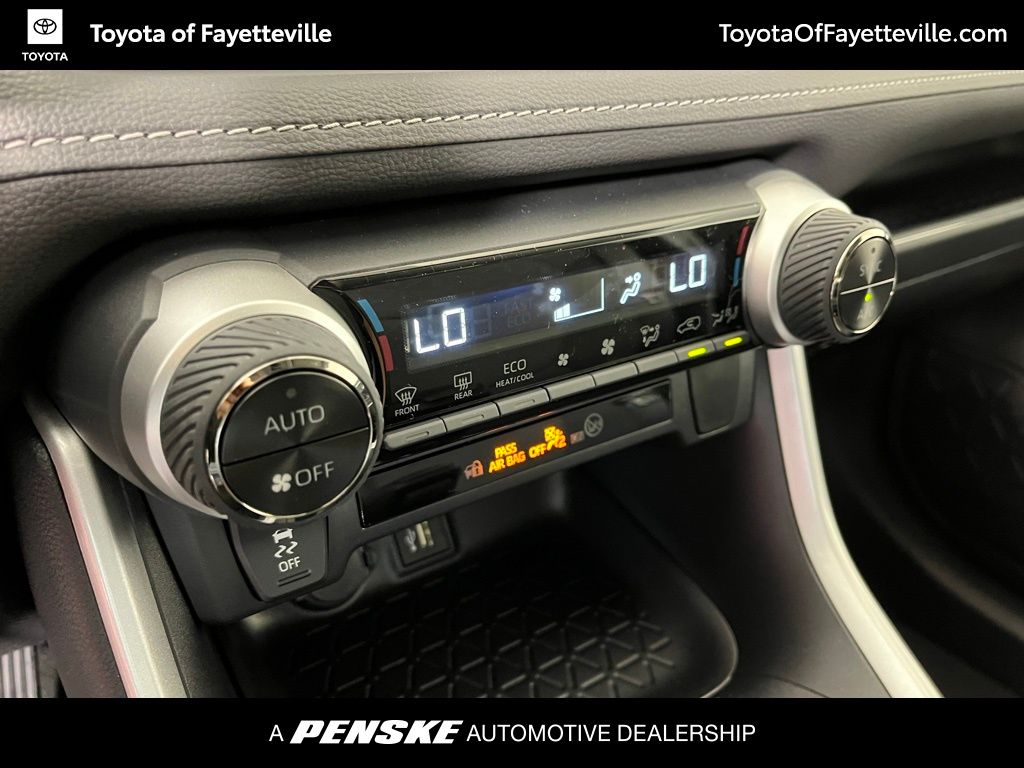 2025 Toyota RAV4 XLE 29