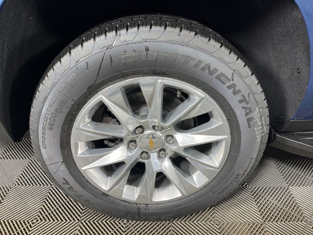 Thumbnail: 2026 Chevrolet Suburban - 17