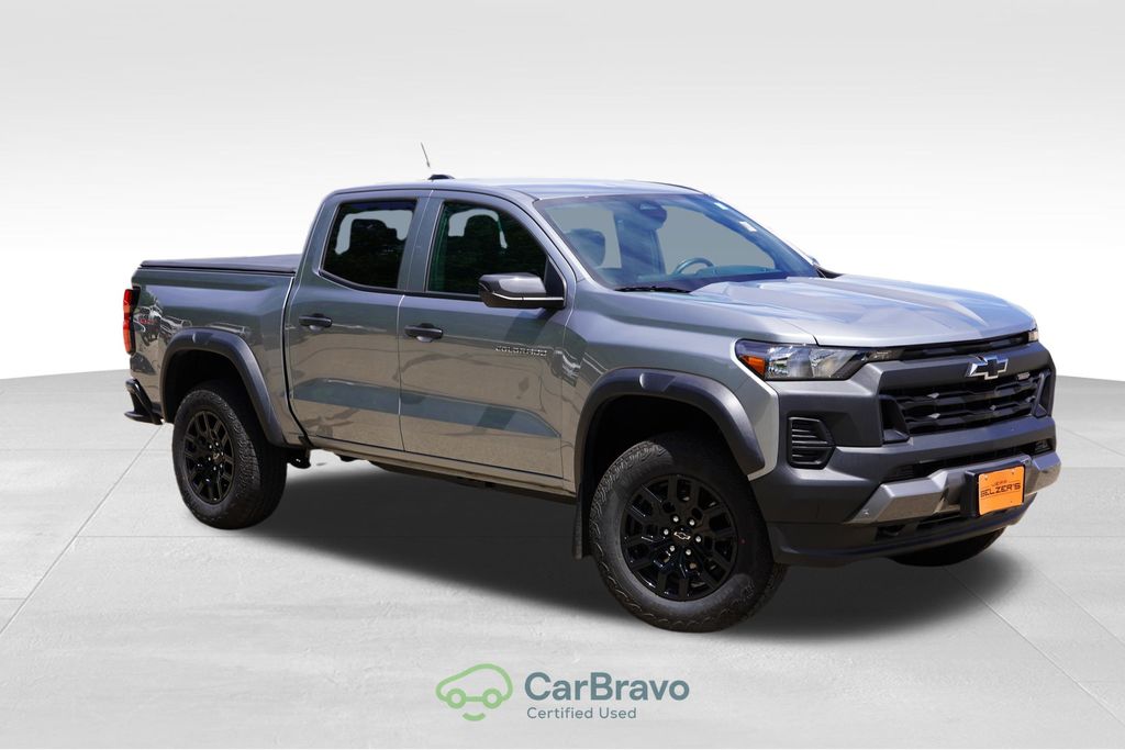 Sterling Gray Metallic 2025 Chevrolet Colorado Pickup Truck Four-Wheel Drive 8-Speed Automatic