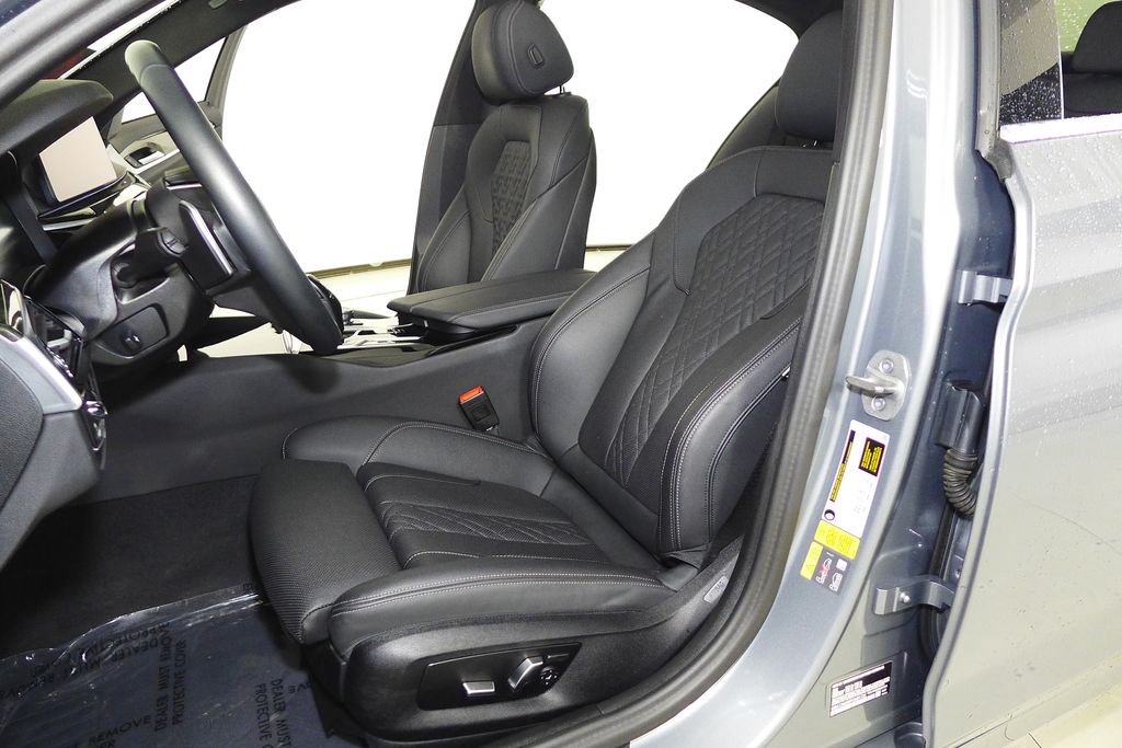 Thumbnail: 2023 BMW 5 Series - 22