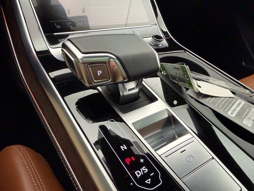 Thumbnail: 2025 Audi Q8 - 16