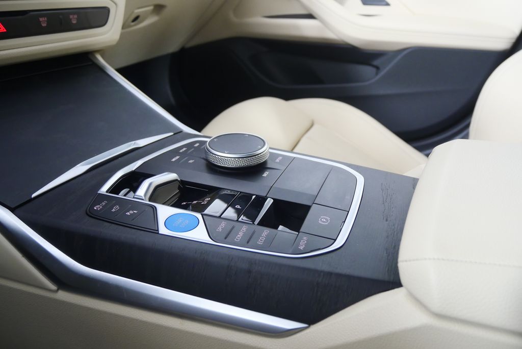 Thumbnail: 2024 BMW i4 - 25