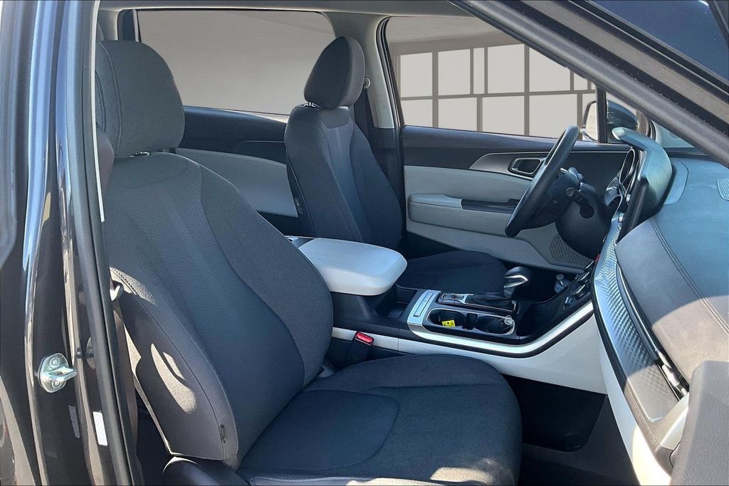 Used 2024 Kia Carnival Van
