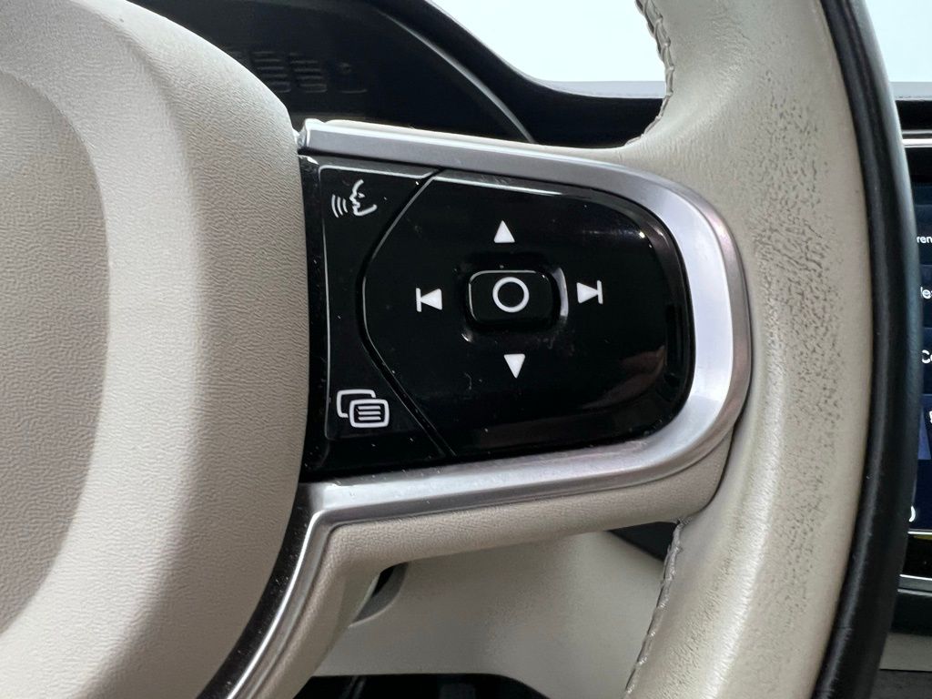 Thumbnail: 2022 Volvo XC90 - 19