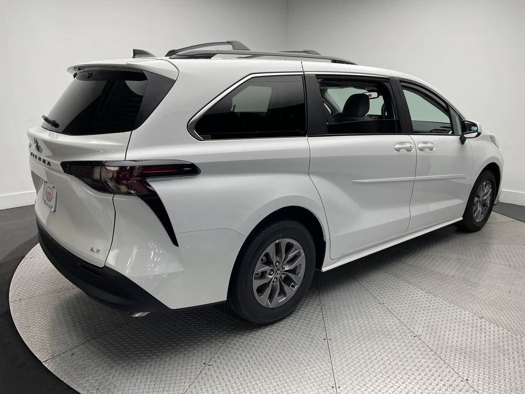 Thumbnail: 2025 Toyota Sienna - 5