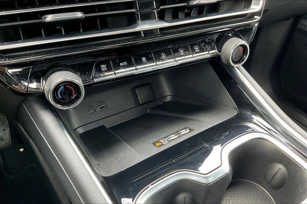 Used 2025 Chevrolet Traverse LT 4D Sport Utility