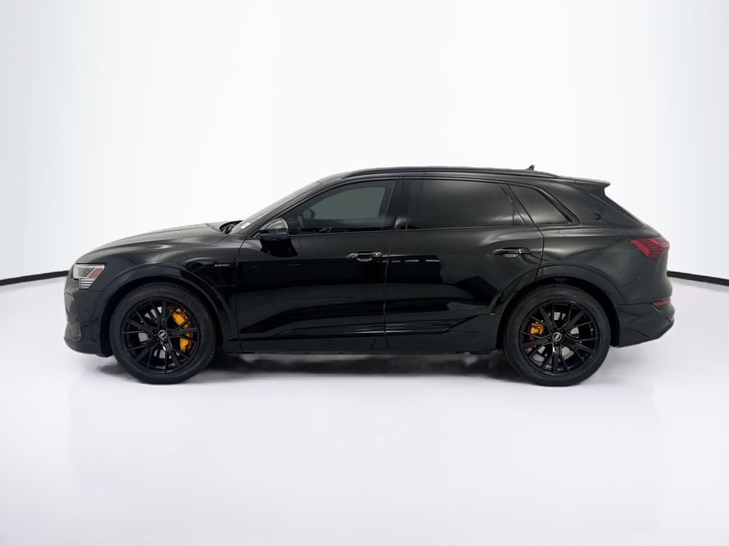 Thumbnail: 2023 Audi e-tron - 8
