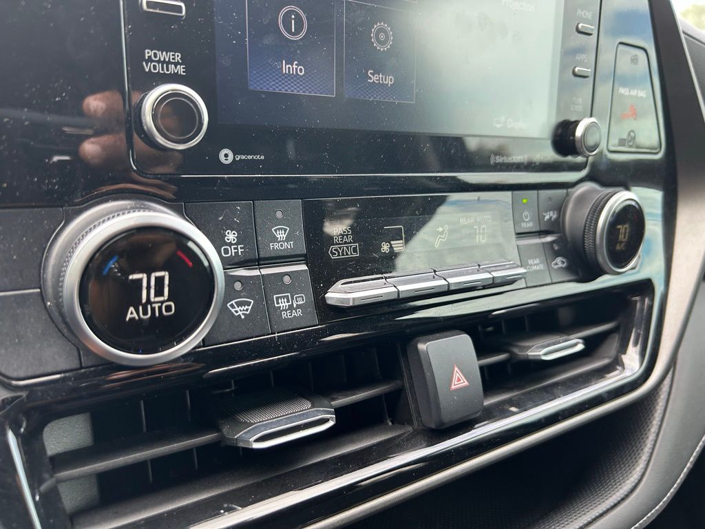 Thumbnail: 2020 Toyota Highlander - 20