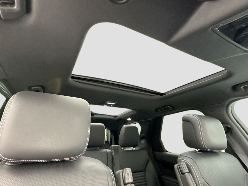 Thumbnail: 2025 Land Rover Discovery - 17