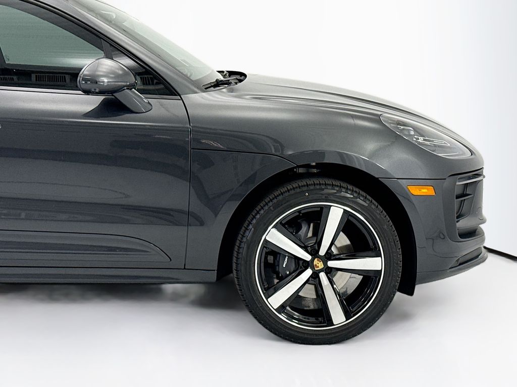 Thumbnail: 2026 Porsche Macan - 11