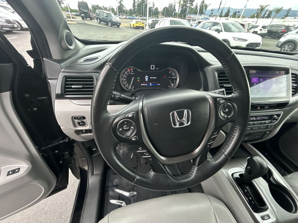 Thumbnail: 2017 Honda Pilot - 14