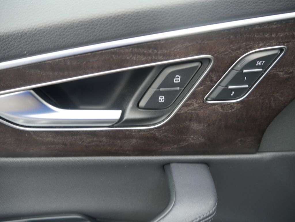 Thumbnail: 2023 Audi Q7 - 17