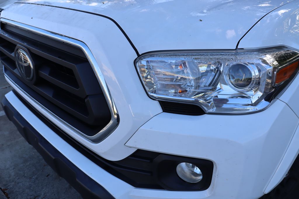 Thumbnail: 2022 Toyota Tacoma - 3