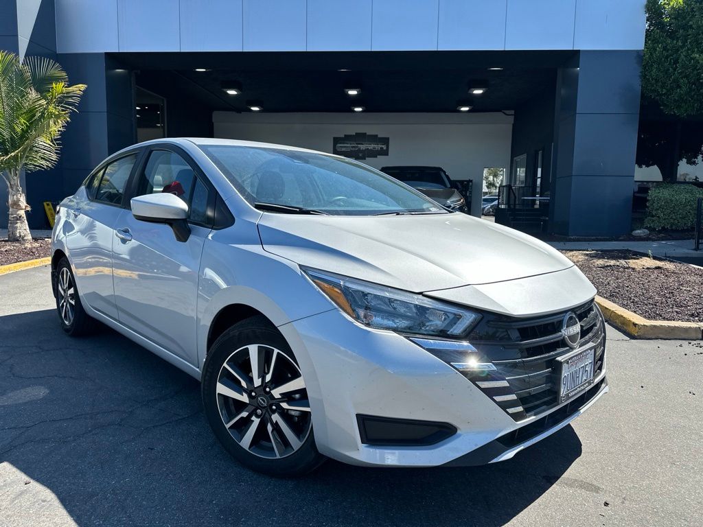 Brilliant Silver Metallic 2025 Nissan Versa Sedan Front-Wheel Drive Continuously Variable Transmission