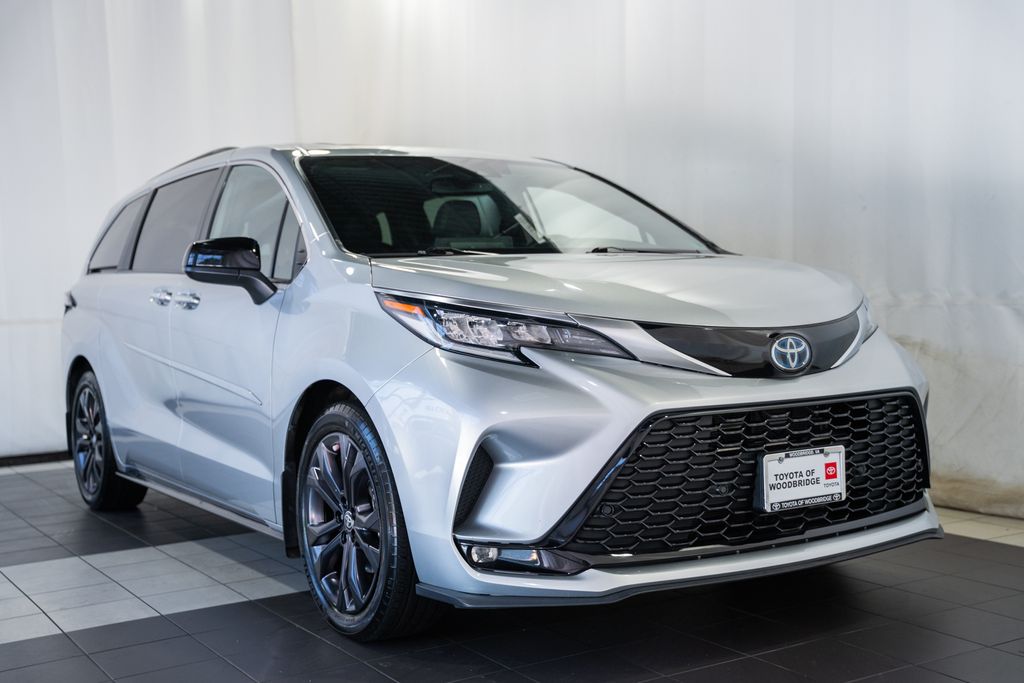 Celestial Silver Metallic 2023 Toyota Sienna XSE 7-Passenger FWD Minivan Front-Wheel Drive Continuously Variable Transmission