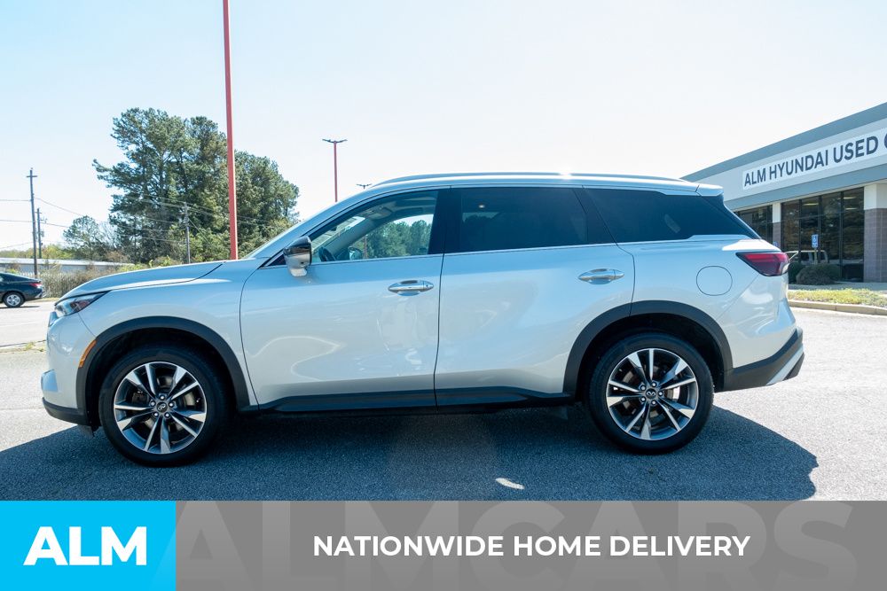 Used 2023 Silver INFINITI LUXE image 4