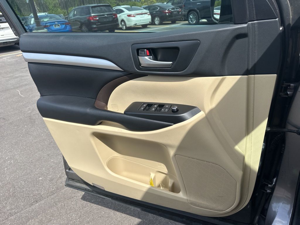 2019 Predawn Gray Mica Toyota Highlander XLE FWD SUV