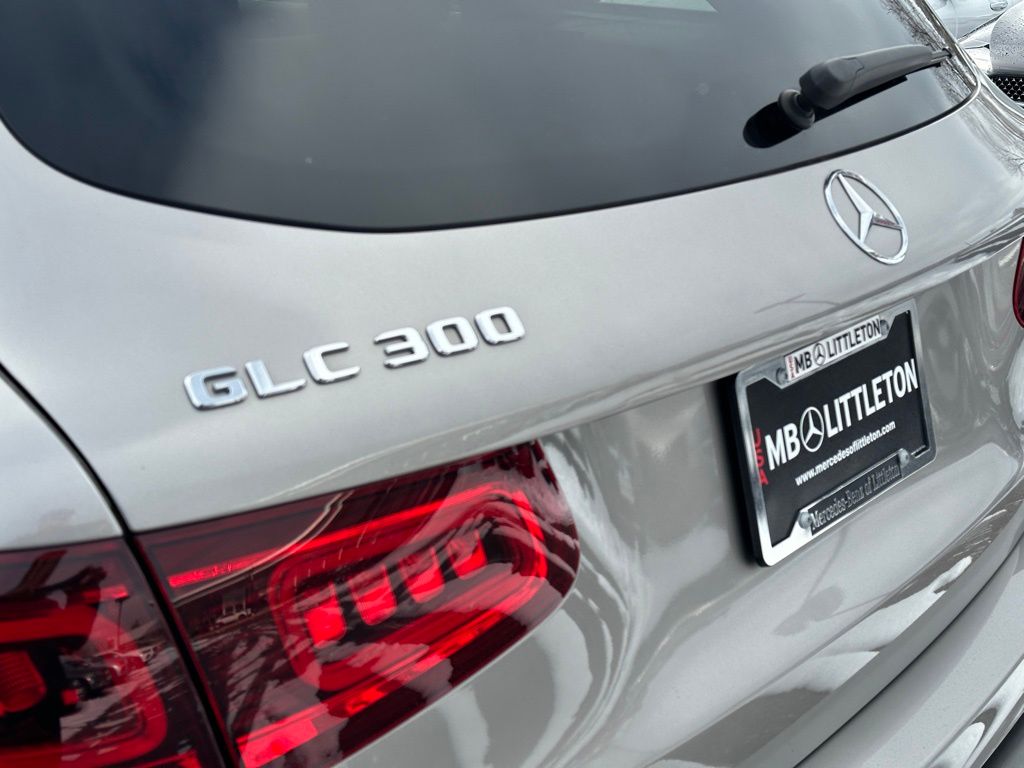 2021 Mercedes-Benz GLC GLC 300 26