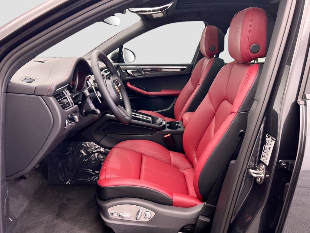 Thumbnail: 2026 Porsche Macan - 5