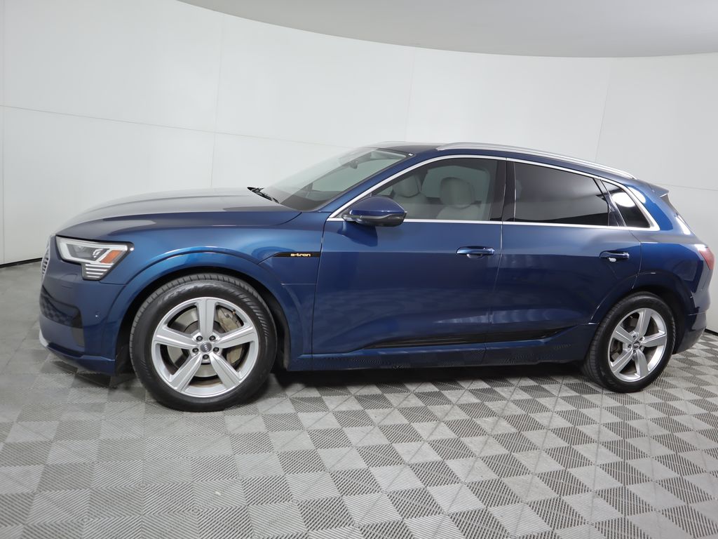 Thumbnail: 2019 Audi e-tron - 8