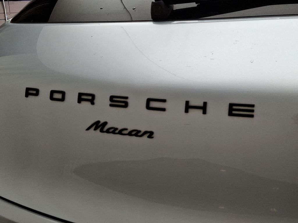 2018 Porsche Macan Base 30