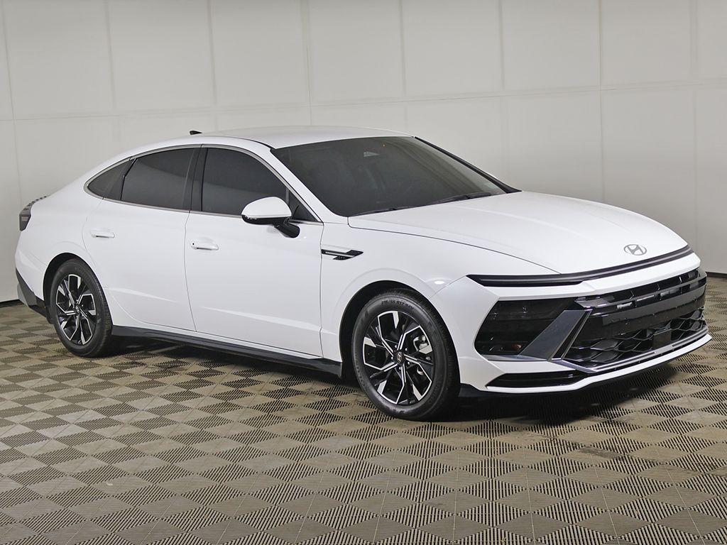 Certified Used 2025 White Hyundai SEL image 2