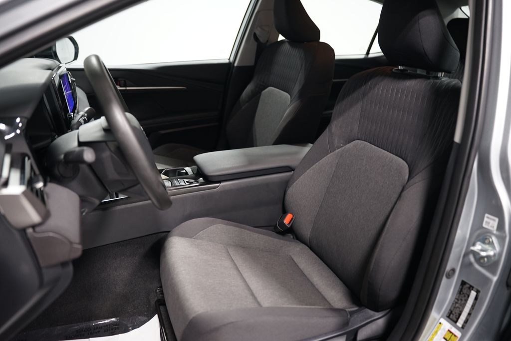 2025 Toyota Camry LE 27