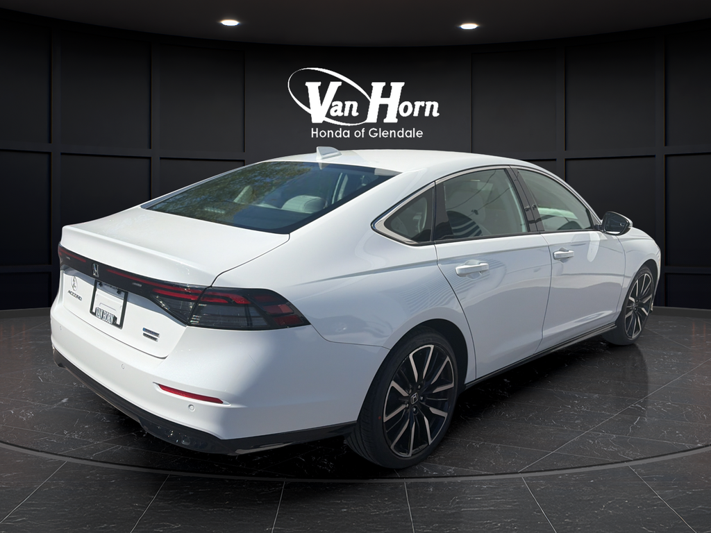 Certified Used 2025 Platinum White Honda Touring image 7