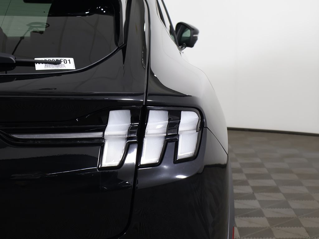 Used 2024 Black Ford Select image 17